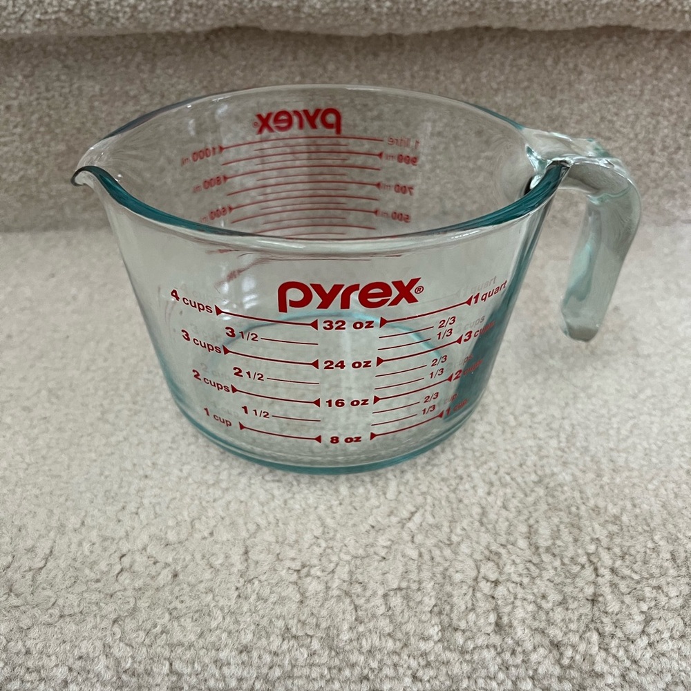 Pyrex 4 Cup / 1 Quart Measuring Glass Red Lettering EXCELLENT